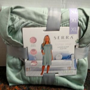 Serra Sleep Duster...NWT ....The size is L    (NOT XL as pictured).